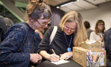 Teilnehmer für communale-Sprechchor gesucht