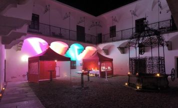 Punsch zugunsten des Erdstallzentrums im Schloss Tollet