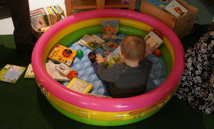 Die kleinen Gäste erwartet unter anderem ein Bücherplanschbecken. (Foto: Leonore Geißelbrecht)