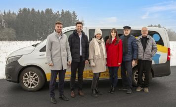 Sparkasse-Mitarbeiter unterstützen soziale Projekte während der Arbeitszeit