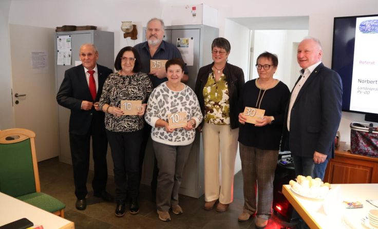 Mehrere Personen wurden für ihre langjährige Mitgliedschaft geehrt. (Foto: PVÖ Eferding-Pupping)