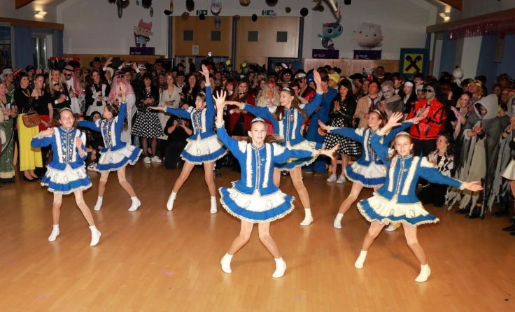 Die Faschingsgilde ELA eröffnete die Veranstaltung. (Foto: Anna Humer)
