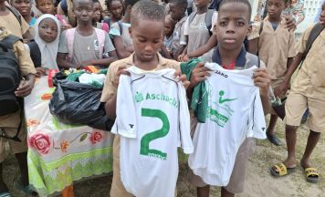 Aschacher Fußballtrikots in Benin