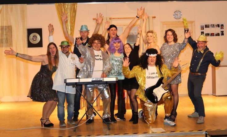 Bühne frei für die Samareiner Theatergruppe (Foto: Franz Winkler)