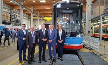 In Eferding wurde das erste TramTrain-Fahrzeug Österreichs vorgestellt