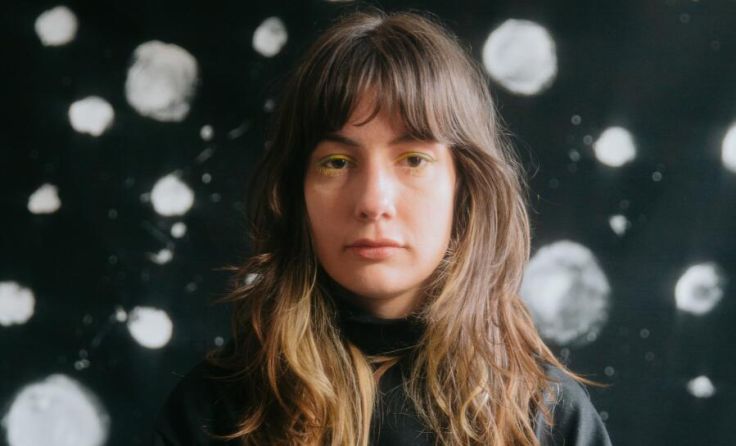 Sophie Lindinger gibt ein Solo-Konzert in Aschach. (Foto: Hanna Fasching)