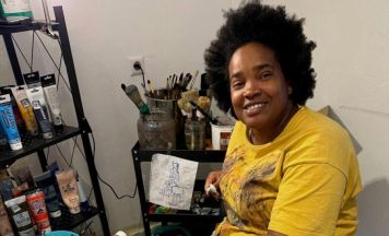 Kubanerin stellt ihre Kunst in Aschacher Tischlerei aus