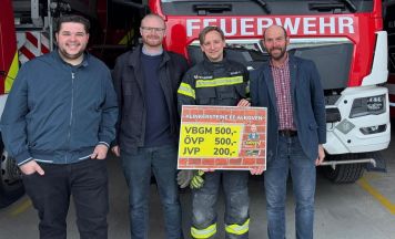 Alkovener Volkspartei unterstützt Feuerwehr bei Bauprojekt