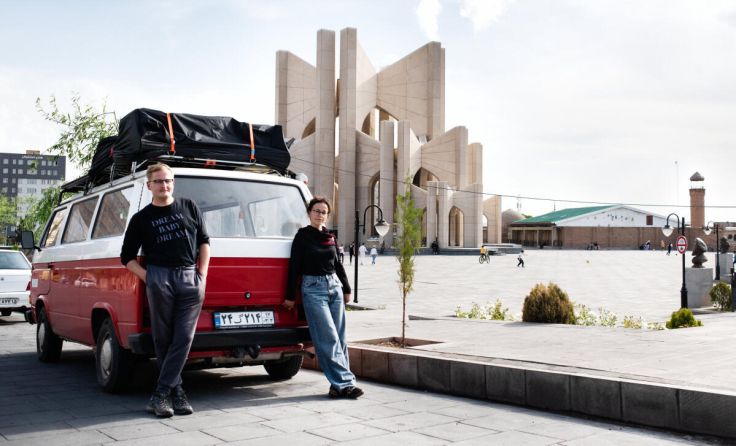 Olivia Wimmer und Lukas Matzinger reisten in den Osten. (Foto: Amir H)