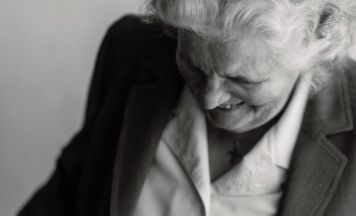 Fotograf stellt Portraits von Waizenkirchnern aus