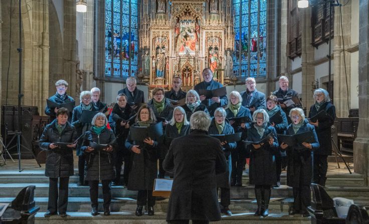 Der David-Chor Eferding singt auf der Hofbühne Tegernbach. (Foto: Bianca Hoflehner)
