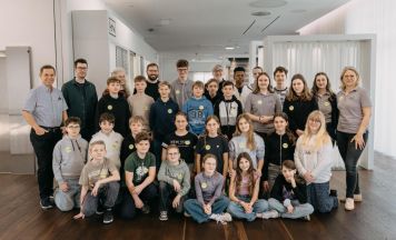Firma LEHA übernimmt Patenschaft für zwei Hartkirchner Mittelschulklassen