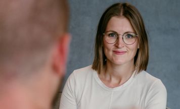 Alkovnerin gründet digitales Mama-Dorf