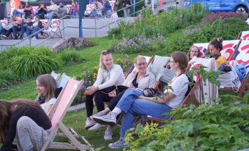 ABBA-Hits und Sommerstimmung beim Ö3 Silent Cinema in Bad Schallerbach