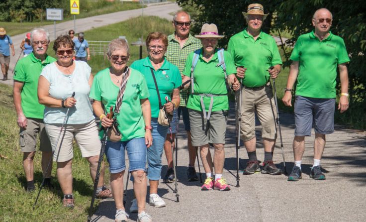 Zahlreiche Senioren aus dem Bezirk wanderten durch Weibern. (Foto: Hans Eibelhuber)