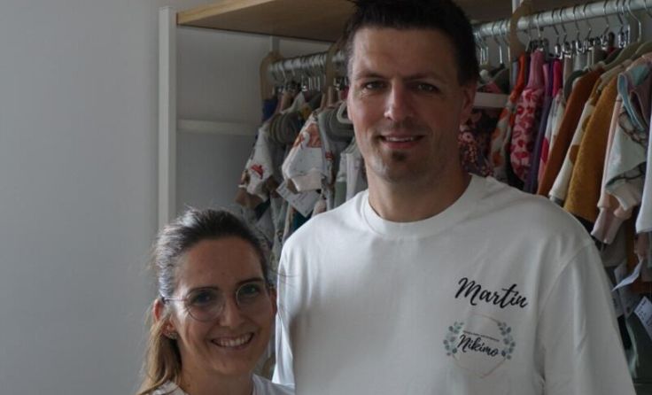 Im neuen Hartkirchner Schneideratelier "Nikimo" gibt es Baby- und Kindermode. (Foto: Nicole Kraml)