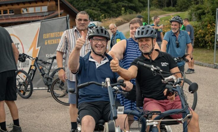 Gemeinsam in die Pedale treten und Gutes tun (Foto: RC Sternenland Neukirchen a. W.)