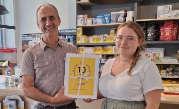 Zehn Jahre Postpartner bei Neukirchner Elektrofachmarkt