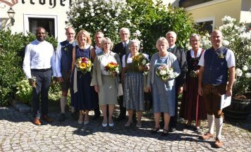 Jubelpaare beim Tag der Tracht in Stroheim geehrt