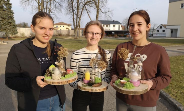 Die Schülerinnen läuten den Frühling kreativ ein. (Foto: BBS)