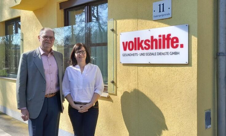 PV Perg Vorsitzender Anton Mader mit der Referentin Sabine Wögerbauer (Volkshilfe). (Foto: PV Perg)