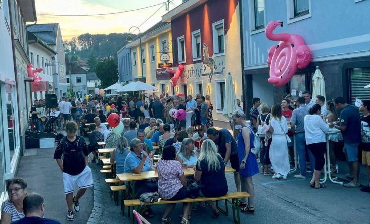 Die Einkaufsnacht belebt die Straßen von Schwertberg. (Foto: WIG)