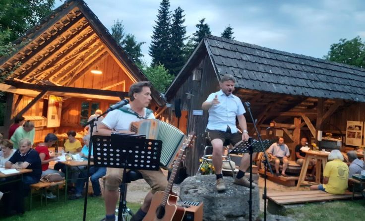 Singleiter Andreas Holzer gemeinsam mit Benno Mitterlehner. (Foto: Diwold)