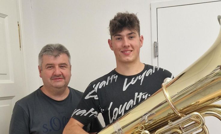 Wolfgang Rosenthaler mit seinem Schüler Erik. (Foto: LMS Grein)