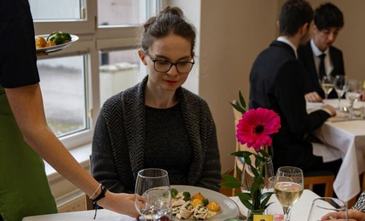 Es wurde serviert und gustiert. (Foto: HLW Perg)