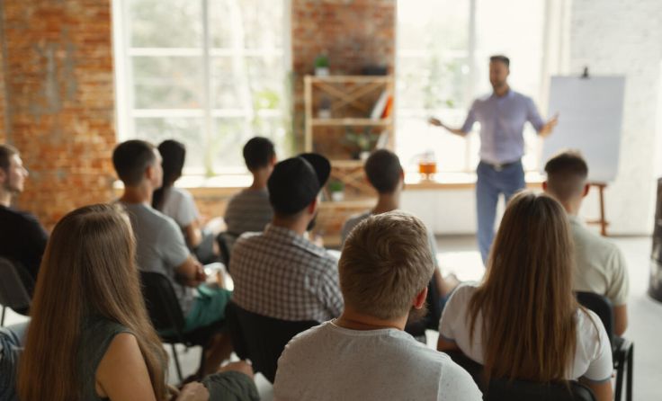 Der Vortragende ist Gerald Kiesenhofer. (Foto: adobeStock/ master1305)