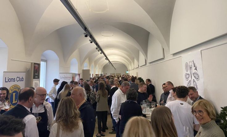 500 Besucher konnten Weine und andere Köstlichkeiten verkosten. (Foto: Tips/Baumann)