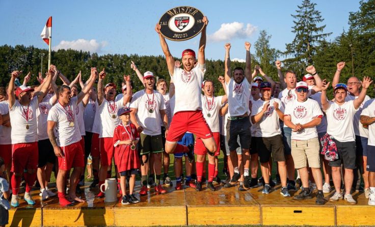 Der FC Pischelsdorf ist Meister 2022/23. (Foto: Fotografie Zehner)
