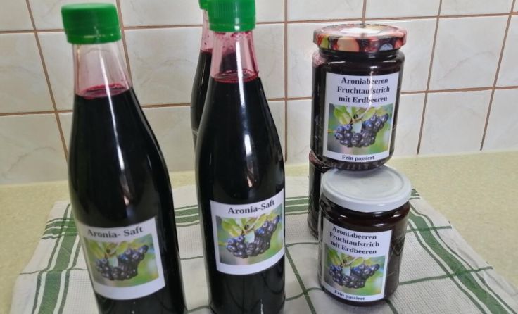 Beim Bauernmarkt in Palting gibt es Aroniasaft und -marmelade. (Foto: privat)