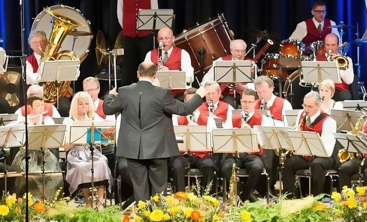 Die Kapelle der Energie AG Oberösterreich spielt in Ostermiething auf. (Foto: Energie AG Musik)