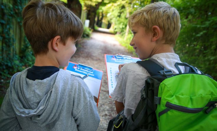 Rocco und Jonas absolvierten die Schnitzeljagd in Enns mit Bravour. (Foto: Sparkasse OÖ)