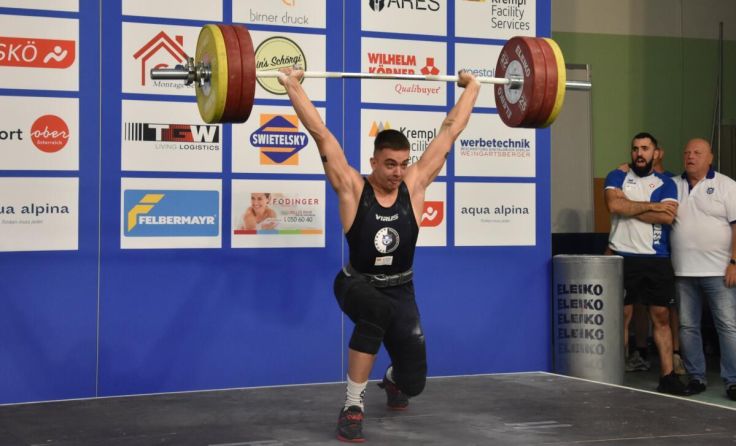 Sportsoldat Luca Modrey beim Stoßen (Foto: Conny Högg)