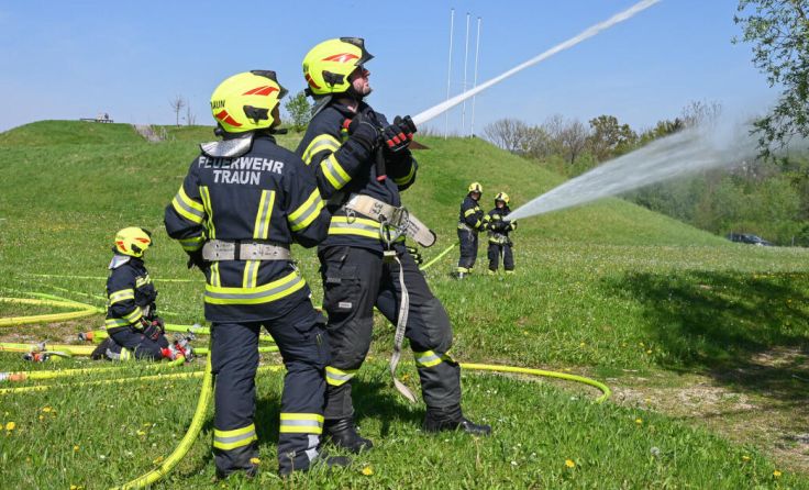 Löschübungen beim Lehrgang am Ritzlhof-Areal in Ansfelden (Foto: BFKDO Linz-Land)