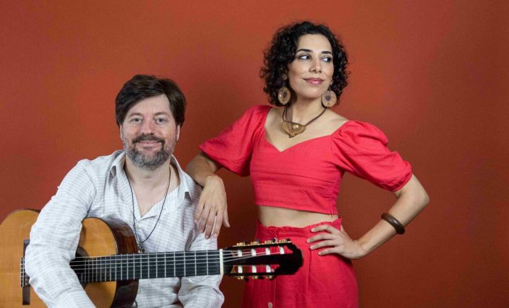 Gitarrist Michi Ruzitschka und Sängerin Thamires Tannous (Foto: Thamires Tannous)