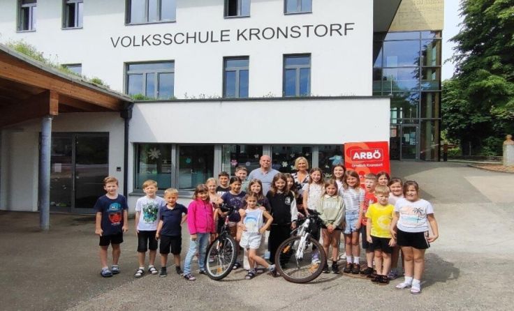 Fahrradspende an Schüler der VS Kronstorf (Foto: ARBÖ Kronstorf)