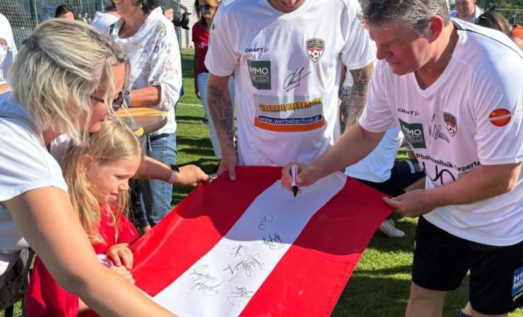 Autogrammstunde (Foto: Team Copa Pelé)