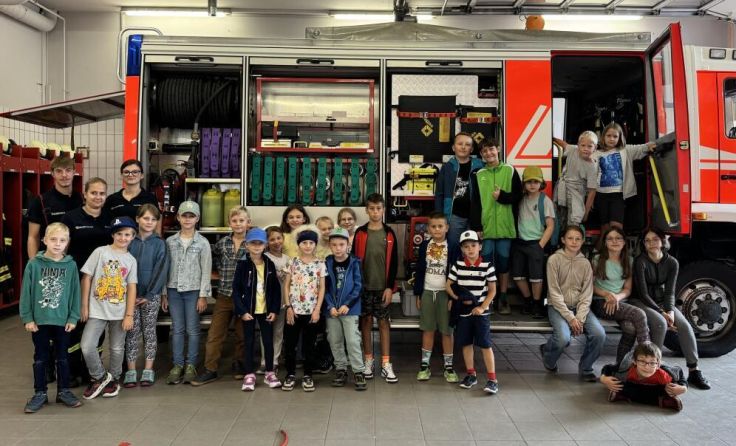 Kinder zu Besuch bei der Freiwilligen Feuerwehr Rufling (Foto: Stadt Leonding)