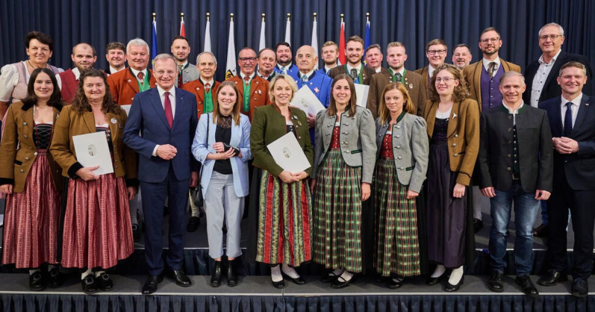 State governor honors 45 local brass bands for their commitment