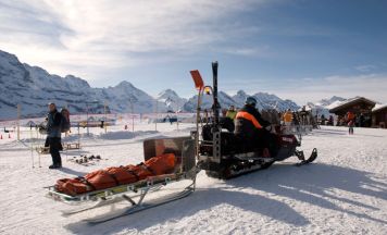 Junger Snowboarder (21) schwer verletzt: Polizei sucht Skifahrerin