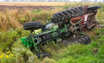 Tragödie in Niederösterreich: Mann (75) stirbt bei Traktorunfall