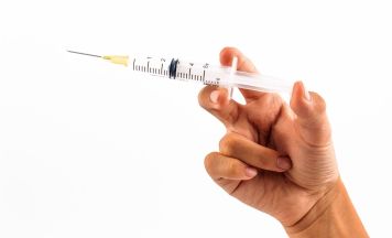 Mann sticht Frau (20) in Wien mit Spritze: „Daran wirst du sterben“