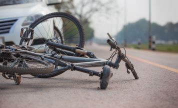 Drama in der Steiermark: E-Bike-Fahrer nach Sturz in Lebensgefahr