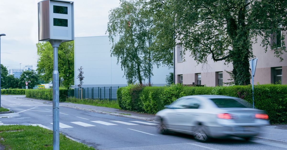 Speeding at 290 km/h on the motorway: Speeder faced a fine of up to €780 ...