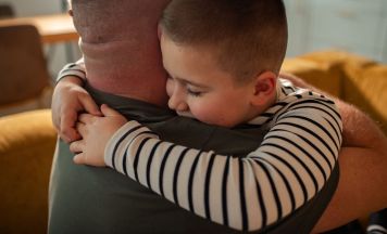 Drama bei Familienausflug: Vermisstes Kind (9) nach drei Tagen in Wildnis gerettet