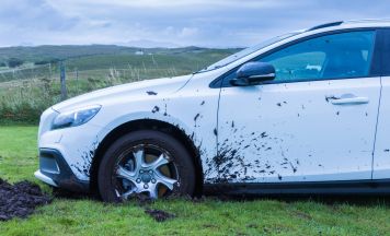Tourist (68) bleibt mit Auto im Schlamm stecken und stirbt