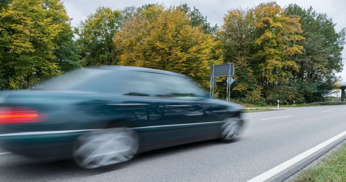 Viral Speeding Video: Drivers Face €2,000 Fine and License Revocation